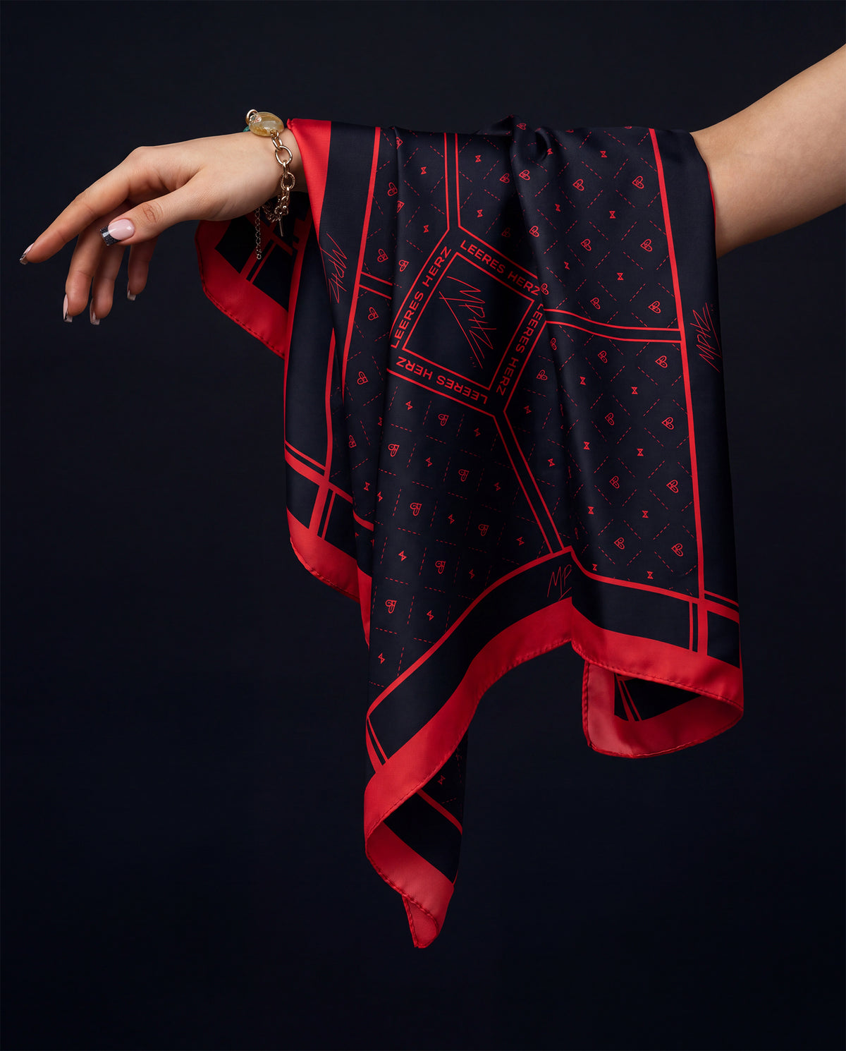 LEERES HERZ SIGNATURE BANDANA